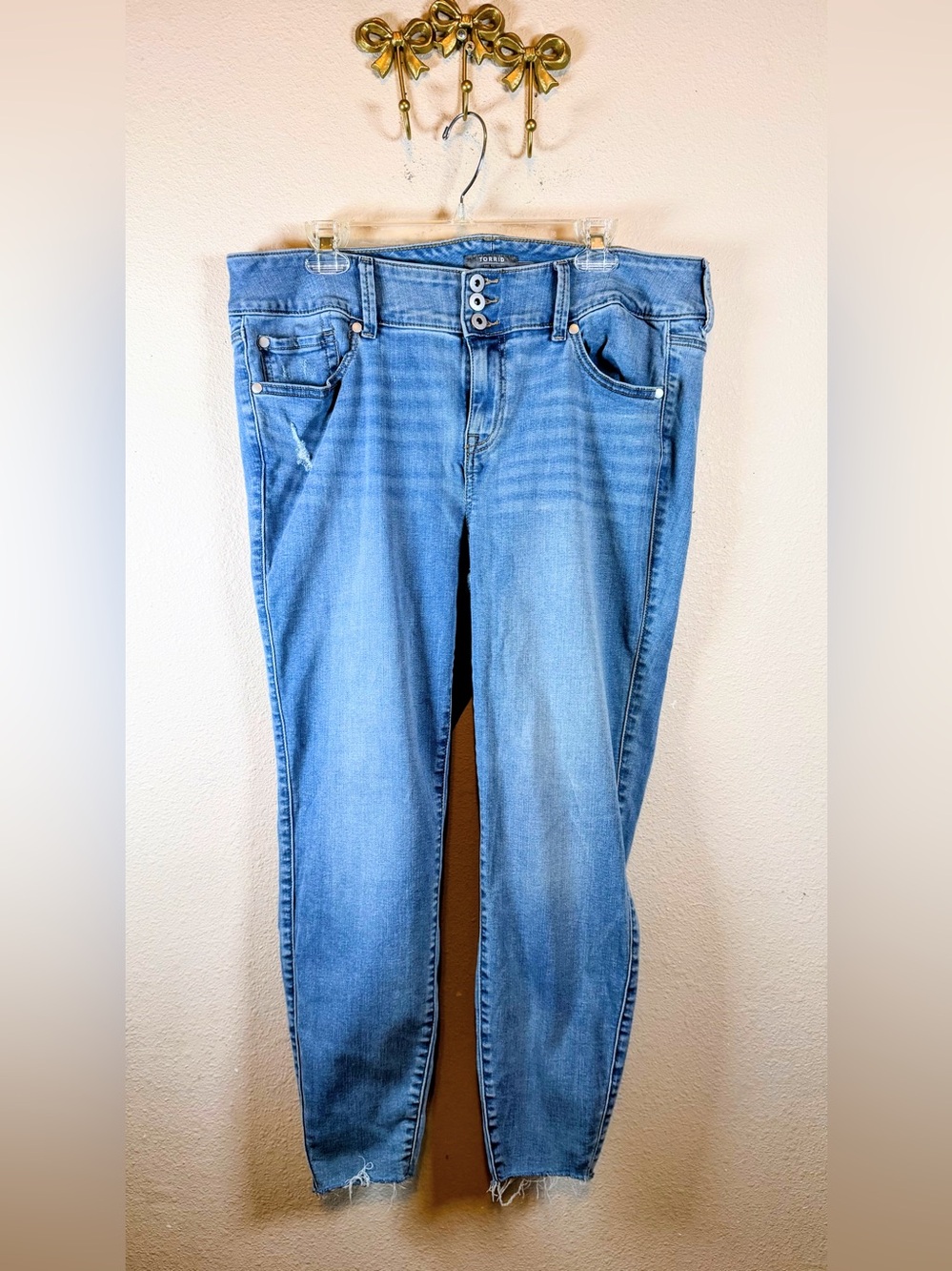 torrid Medium Blue Skinny Jeans with wide Waust Band  Cotton Bend. Size 18R